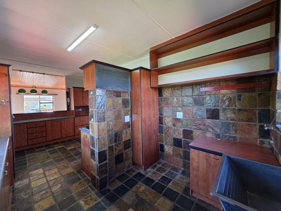 4 Bedroom Property for Sale in Wavecrest Eastern Cape